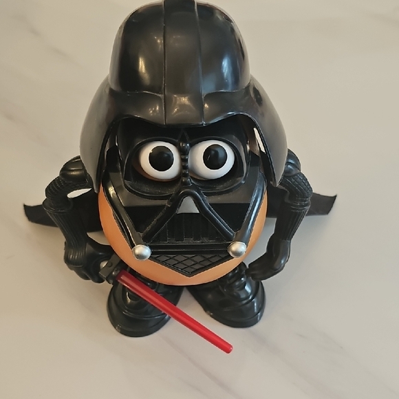 Hasbro Mr Potato Head Darth Vader - Picture 1 of 9